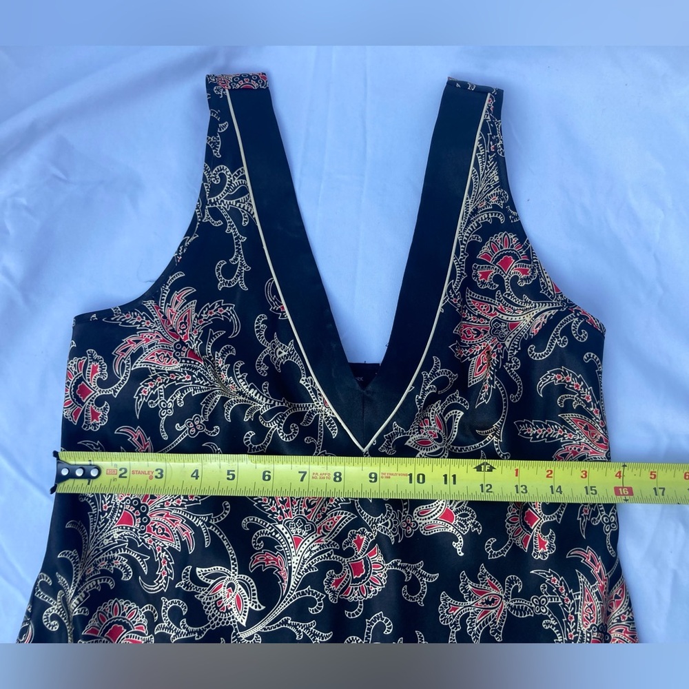 Women’s Jones New York Black & Red Floral V-Neck Sleeveless Nightgown Size Small - Picture 3 of 7